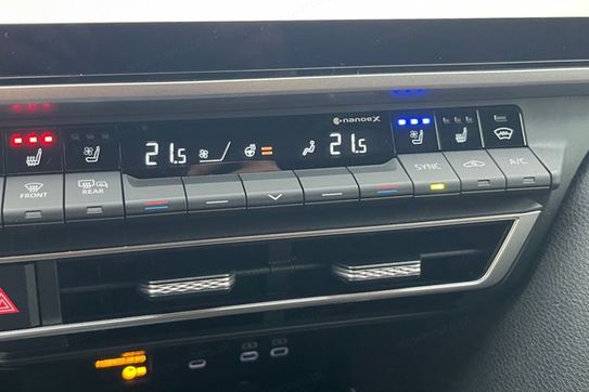 Toyota Camry Executive 2.5 Hybrid Dynamic Force