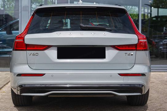 Volvo V60 T6 AWD Plug-In Hybrid Ultra Dark