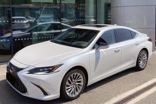 Lexus ES 300h Omotenashi