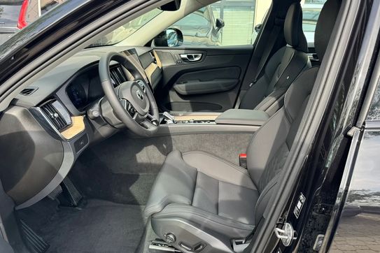 Volvo XC60 B5 B AWD Plus Dark