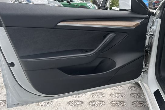 Tesla Model 3 RWD