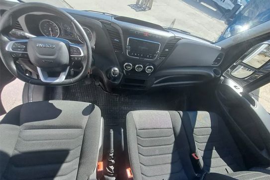 Iveco Daily 35S18 Kontener + Winda