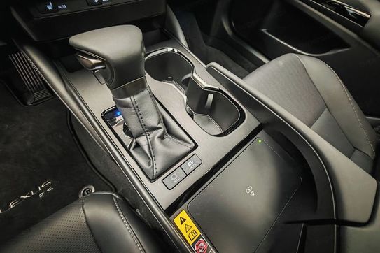 Lexus ES 300h Business Edition 2.5 E-CVT