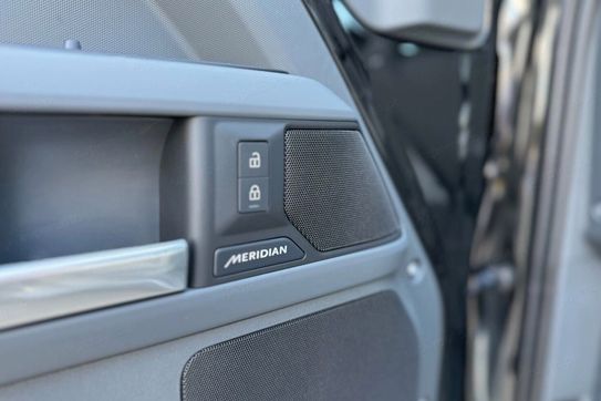 Land Rover Defender 110 D200 X-Dynamic SE