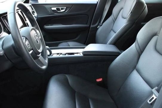 Volvo V60 B4 Momentum Pro