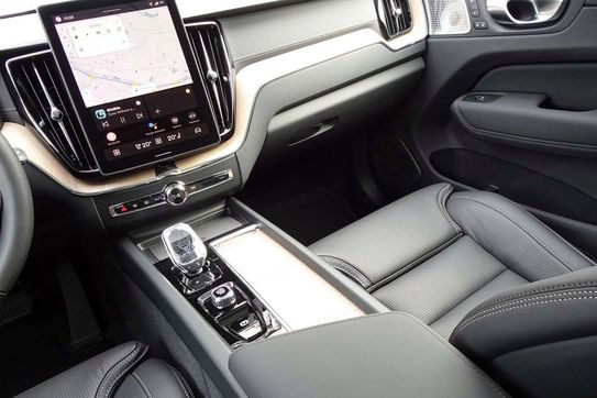 Volvo XC60 B5 AWD Ultra Dark