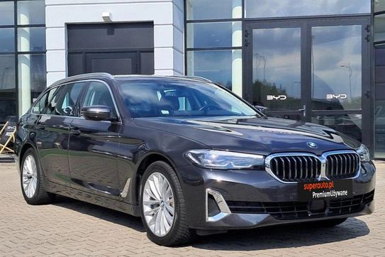 BMW Seria 5 530e xDrive Luxury Line aut