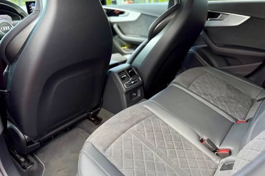 Audi A4 40 TFSI quattro S Line