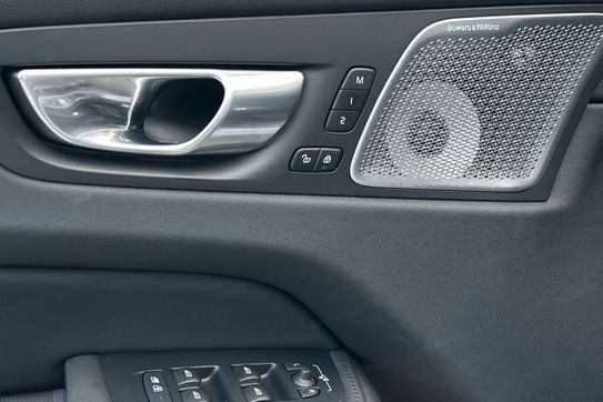 Volvo XC60 B5 B AWD Ultra Dark