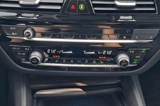 BMW Seria 5 530e xDrive Luxury Line aut