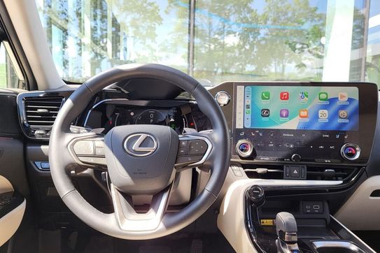 Lexus NX 450h+ Omotenashi AWD