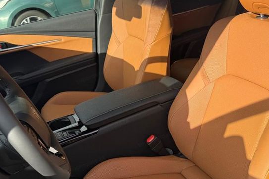 Toyota Camry Executive 2.5 Hybrid Dynamic Force