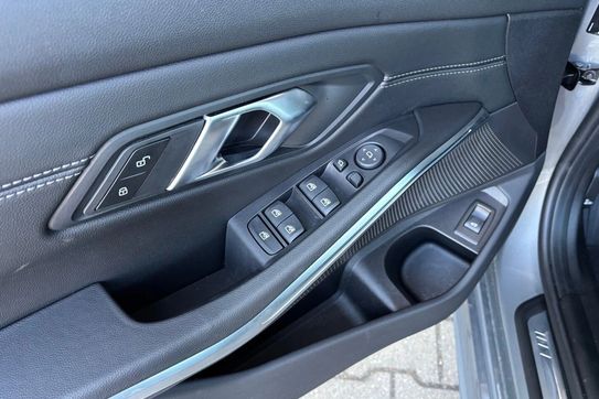 BMW Seria 3 330i xDrive M Sport