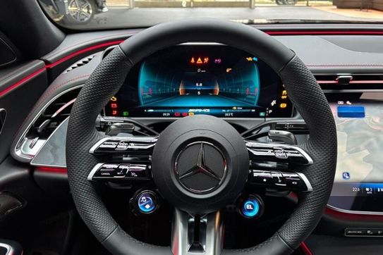 Mercedes E Klasa AMG 53  4Matic+ Hybrid