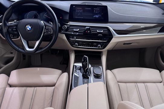 BMW Seria 5 530i xDrive M Sport sport