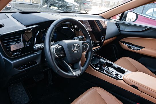 Lexus NX 450h+ Omotenashi 2.5 Hybrid Plug-in AWD