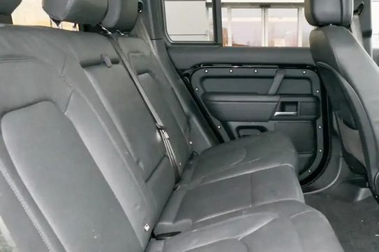 Land Rover Defender 110 D300 X-Dynamic HSE