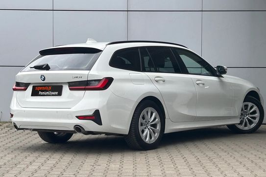 BMW Seria 3 318i Advantage aut