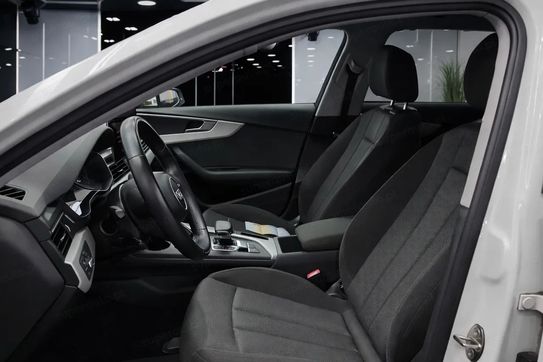 Audi A4 35 TFSI mHEV S tronic