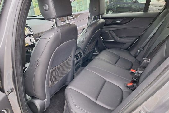 Jaguar XE D200 AWD SE