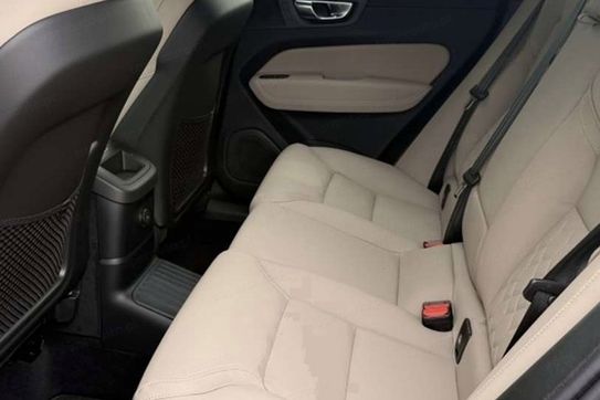 Volvo XC60 B5 AWD Ultra Dark