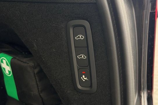 Volvo XC90 T8 AWD Plug-In Hybrid Ultra Dark 7os