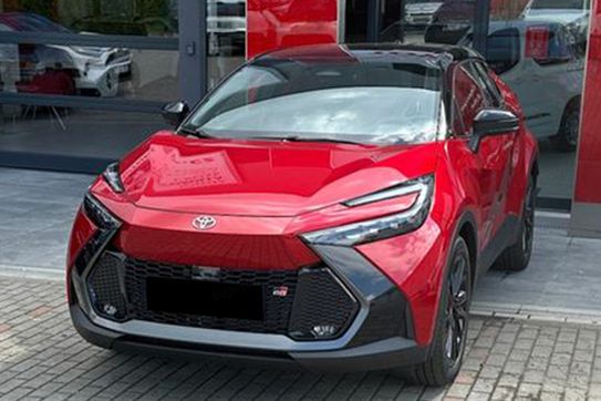 Toyota C-HR GR Sport 2.0 Hybrid Dynamic Force Plug-in