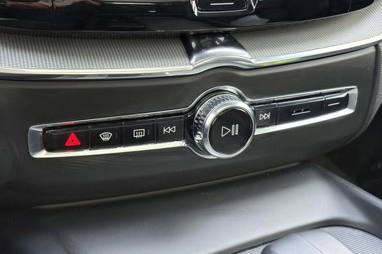 Volvo XC60 T6 Plug-In Hybrid AWD Ultra Dark