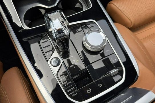 BMW X7 M50i