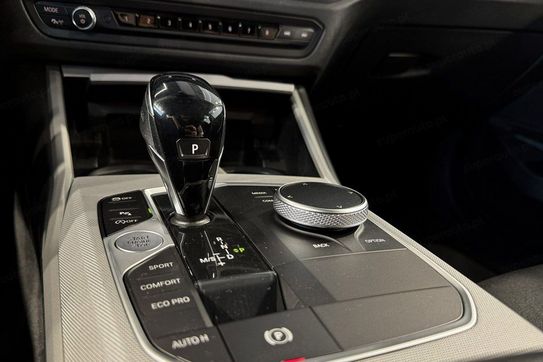 BMW Seria 3 318i Advantage aut