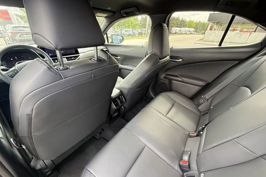 Lexus UX 300h F Sport Design