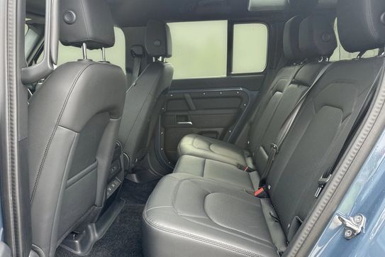 Land Rover Defender 130 3.0 D250 mHEV X-Dynamic SE