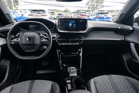 Peugeot 2008 Allure EAT8 1.2 PureTech