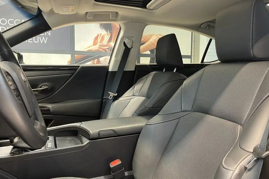 Lexus ES 300h F Sport Design 2.5 Hybrid