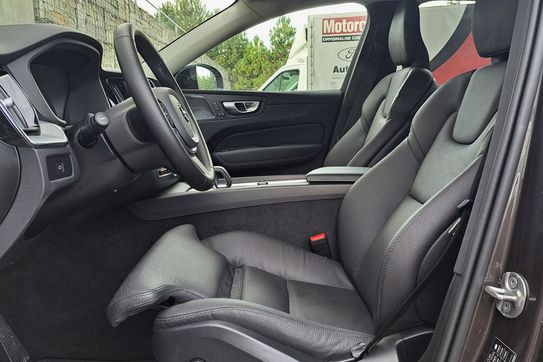 Volvo XC60 B5 B AWD Plus Dark aut