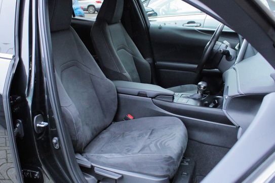 Lexus UX 300h Business