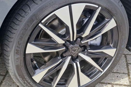 Peugeot 308 Allure 1.2 mHEV e-DCS6