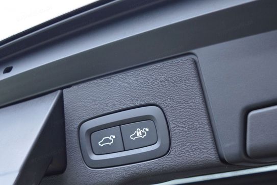 Volvo XC60 T6 Plug-In Hybrid AWD Ultra Dark aut