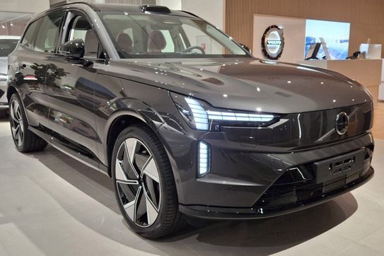 Volvo EX90 Twin Performance AWD Ultra 6 os