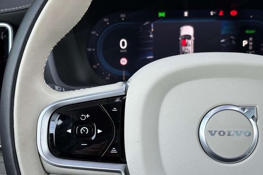 Volvo XC90 T8 AWD Plug-In Hybrid Ultra Bright