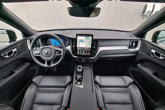 Volvo XC60 T8 Plug-In Hybrid AWD Ultra Black Edition aut