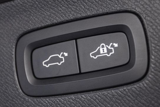 Volvo XC90 T8 AWD Plug-In Hybrid Plus Dark 7os aut