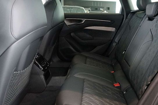 Audi A6 TDI quattro S line Avant