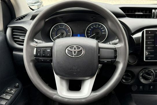 Toyota HiLux Double Cab DLX 4x4