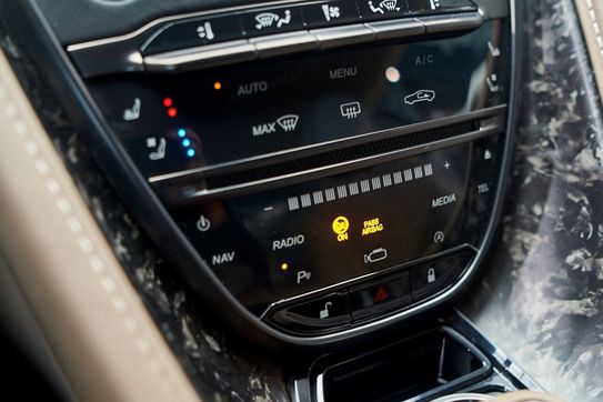 Aston Martin DB11 V8