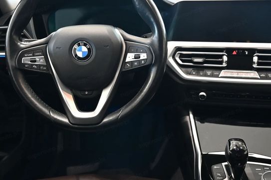 BMW Seria 3 320d xDrive Luxury Line