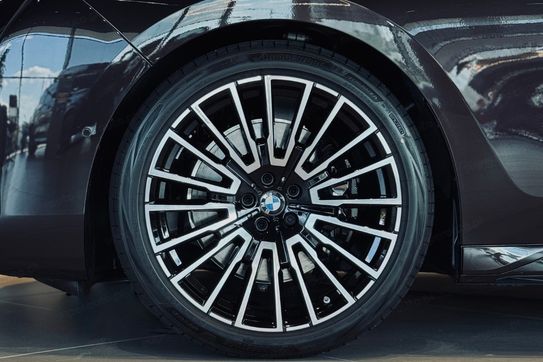 BMW Seria 7 740d xDrive Nero Lusso Edition