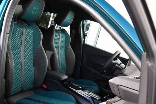 Peugeot 2008 Envy e-DCS6 PureTech mHEV