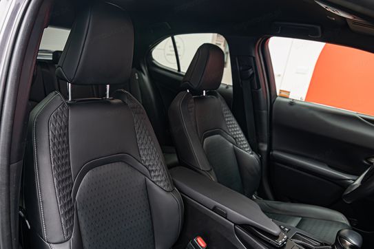 Lexus UX 250h F Impression