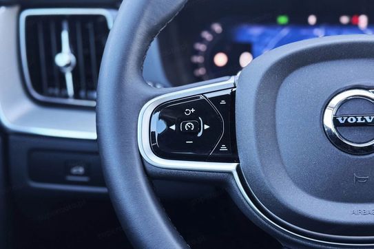 Volvo XC60 B5 B AWD Ultra Dark